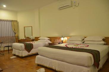 Sky Palace Hotel & Cafe Flight