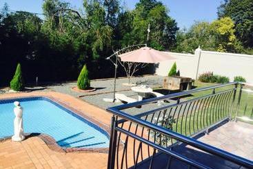 住宿加早餐  Logos Guest House