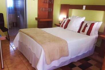 Bed & Breakfast Nyati Lodges