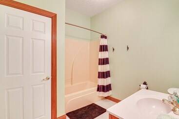 بيت ريفى Lake Cumberland Home W/ Hot Tub & Water Views