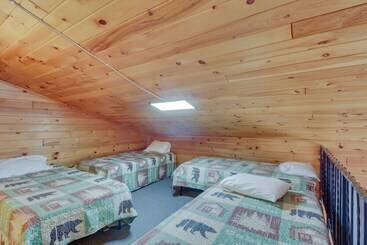 بيت ريفى Fire Pit + Lake View: Cozy Park Rapids Cabin