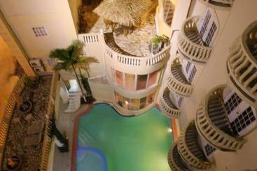 هتل Art Deco Beach