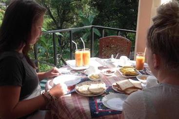 تختخواب و صبحانه Ella Nature Resort