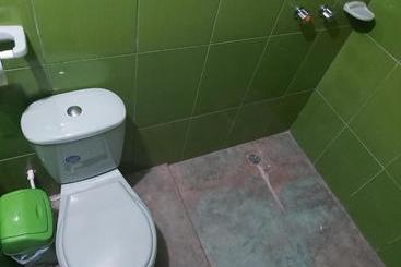 هاستل Hostal Salares