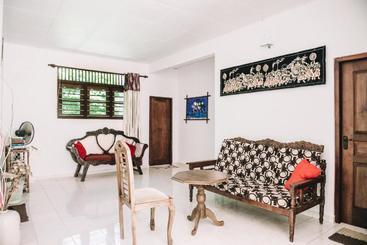 تختخواب و صبحانه Kadolana Guest House