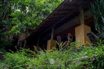 استراحتگاه The Kandy Samadhicentre