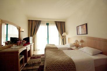 Sinaway Lagoon Aquapark Hotel And Spa