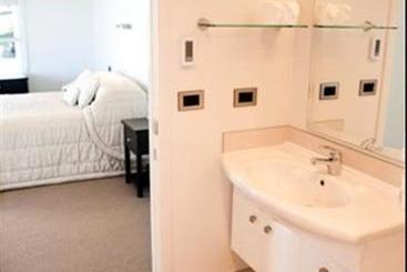 B&b @ Number Ten