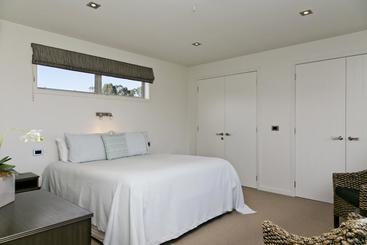 B&b @ Number Ten