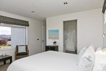 B&b @ Number Ten
