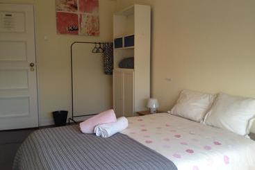 تختخواب و صبحانه Autentik Guest House