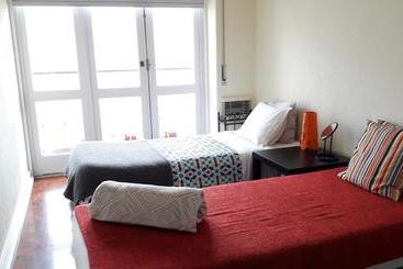 تختخواب و صبحانه Autentik Guest House