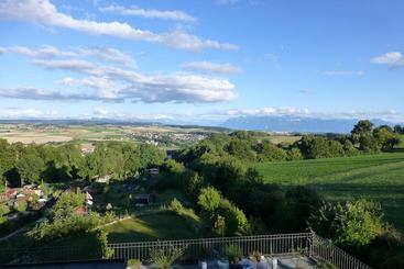 ホテル Hôtel Le Funi De Cossonay