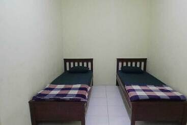 ホテル Spot On 93965 Ibrahim Guest House Syariah
