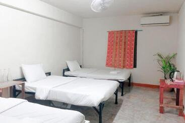 پانسیون Tingkham Guesthouse