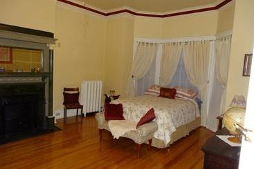 A Tanners Home Inn Bed And Breakfast