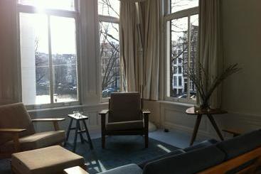 تختخواب و صبحانه Miauw Suites, Canal View City Centre