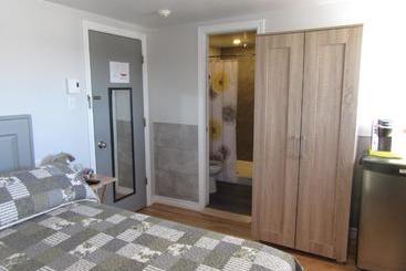 هتل Hostellerie Du Suroît