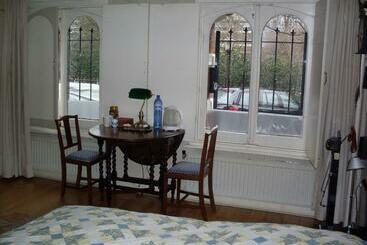 تختخواب و صبحانه Vondelparkmuseum Inn