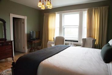 تختخواب و صبحانه The Hillhurst Inn