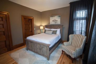 تختخواب و صبحانه The Hillhurst Inn