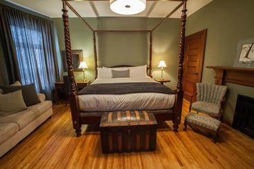 تختخواب و صبحانه The Hillhurst Inn