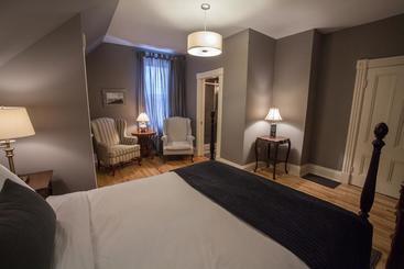 تختخواب و صبحانه The Hillhurst Inn