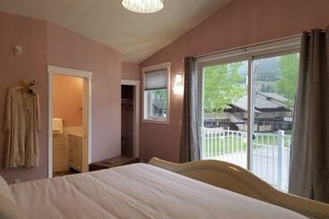 تختخواب و صبحانه Lady Macdonald Country Inn