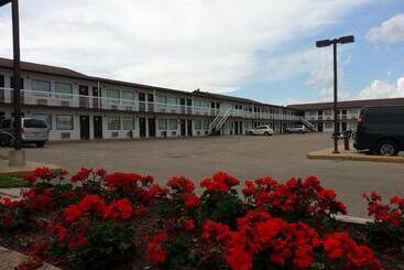 Motel Red Deer Inn & Suites