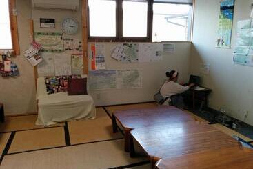 فندق صغير Local Knot Backpackers  Moritomizu