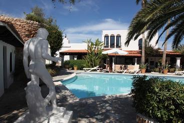 هتل La Finca Ibiza