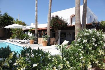 هتل La Finca Ibiza