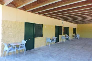 مُتل Hostal   Bungalows Camping Cáceres