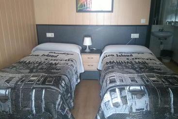 مُتل Hostal   Bungalows Camping Cáceres
