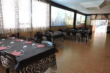مُتل Hostal   Bungalows Camping Cáceres