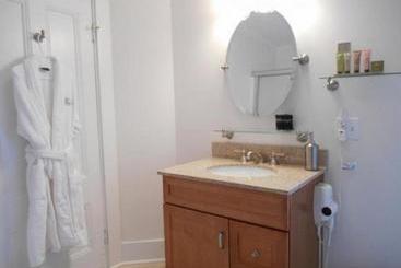 Bayberry House Bed And Breakfast