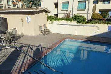 Capri Motel