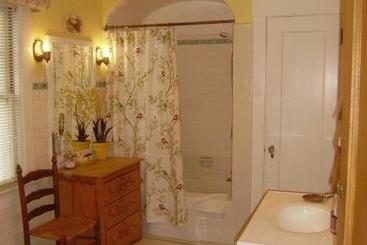 Catalina Park Inn Bed And Breakfast