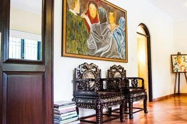 هتل 1265 Crescent Villa