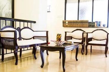 هتل 1265 Crescent Villa