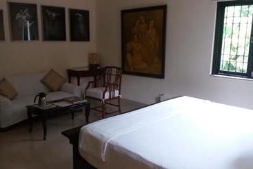 هتل 1265 Crescent Villa