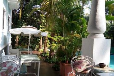 هتل 1265 Crescent Villa