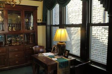تختخواب و صبحانه The Polo Inn Bridgeport U.s.a