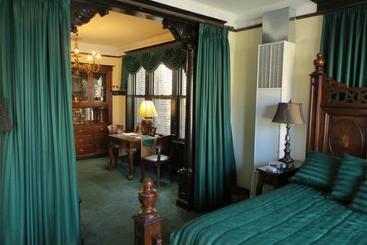 تختخواب و صبحانه The Polo Inn Bridgeport U.s.a