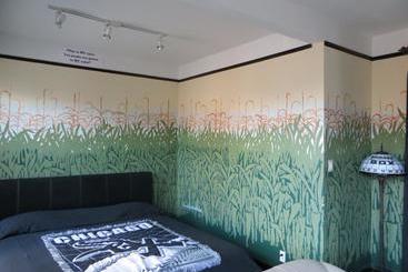 تختخواب و صبحانه The Polo Inn Bridgeport U.s.a