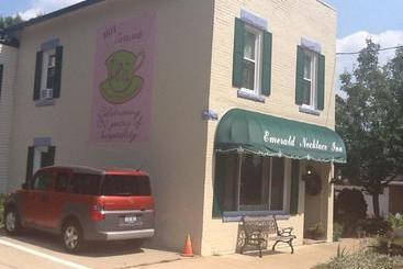 Emerald Necklace Inn Bed And Breakfast