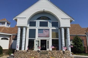 هتل Cape Cod Irish Village