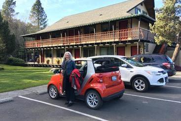 هتل Discovery Inn