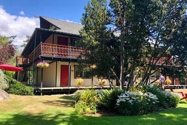 هتل Discovery Inn