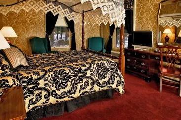 هتل Stonehurst Manor Including Breakfast And Dinner